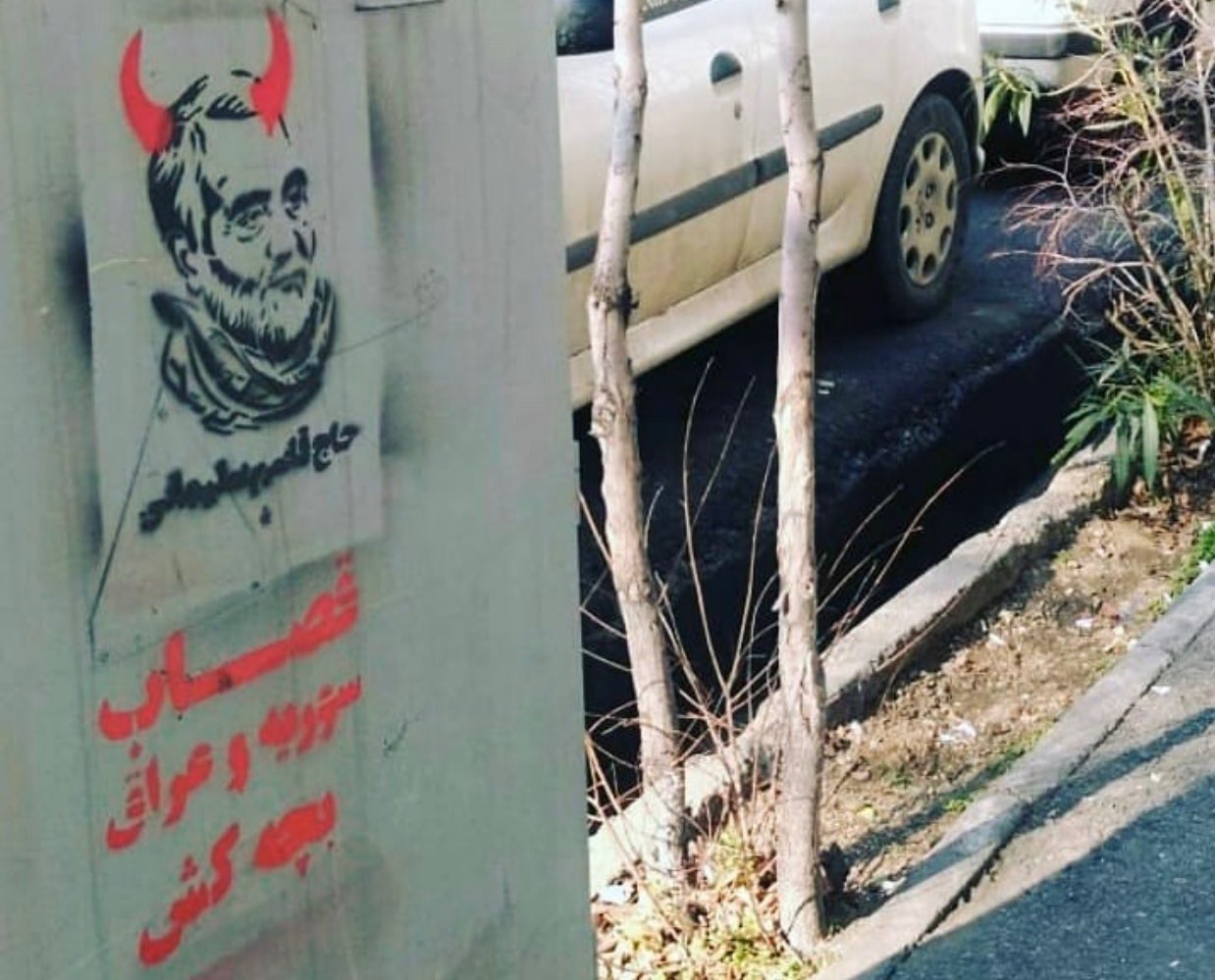 “قاتل الأطفال”.. شوارع إيران تمتلئ بجداريات عن قاسم سليماني