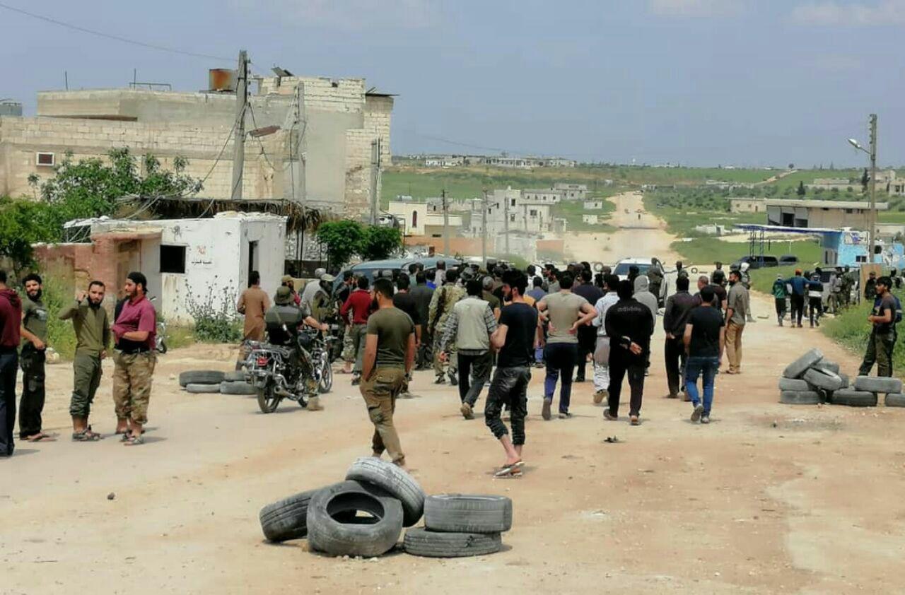 دهسا ورميا بالرصاص.. تحرير الشام تفض احتجاجات شعبية في إدلب