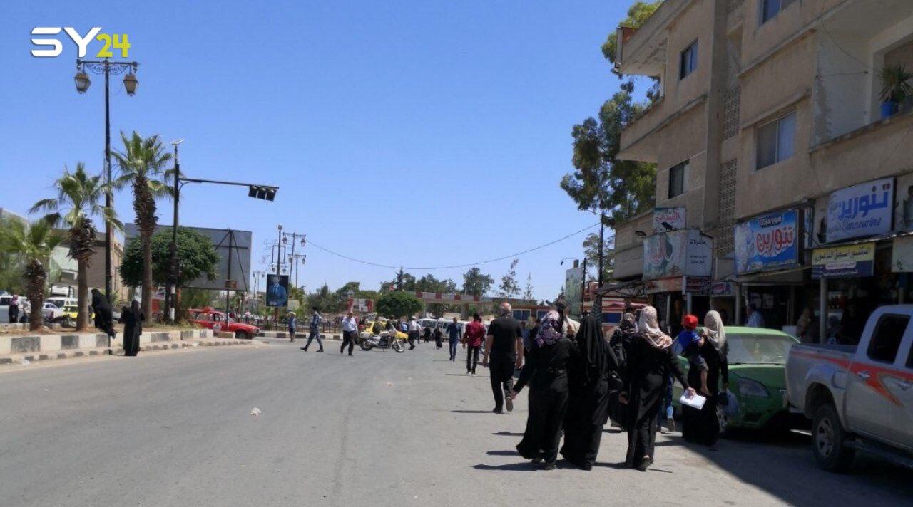 درعا.. مسيرة خجولة حشد لها الأسد للتنديد بالعقوبات المفروضة عليه