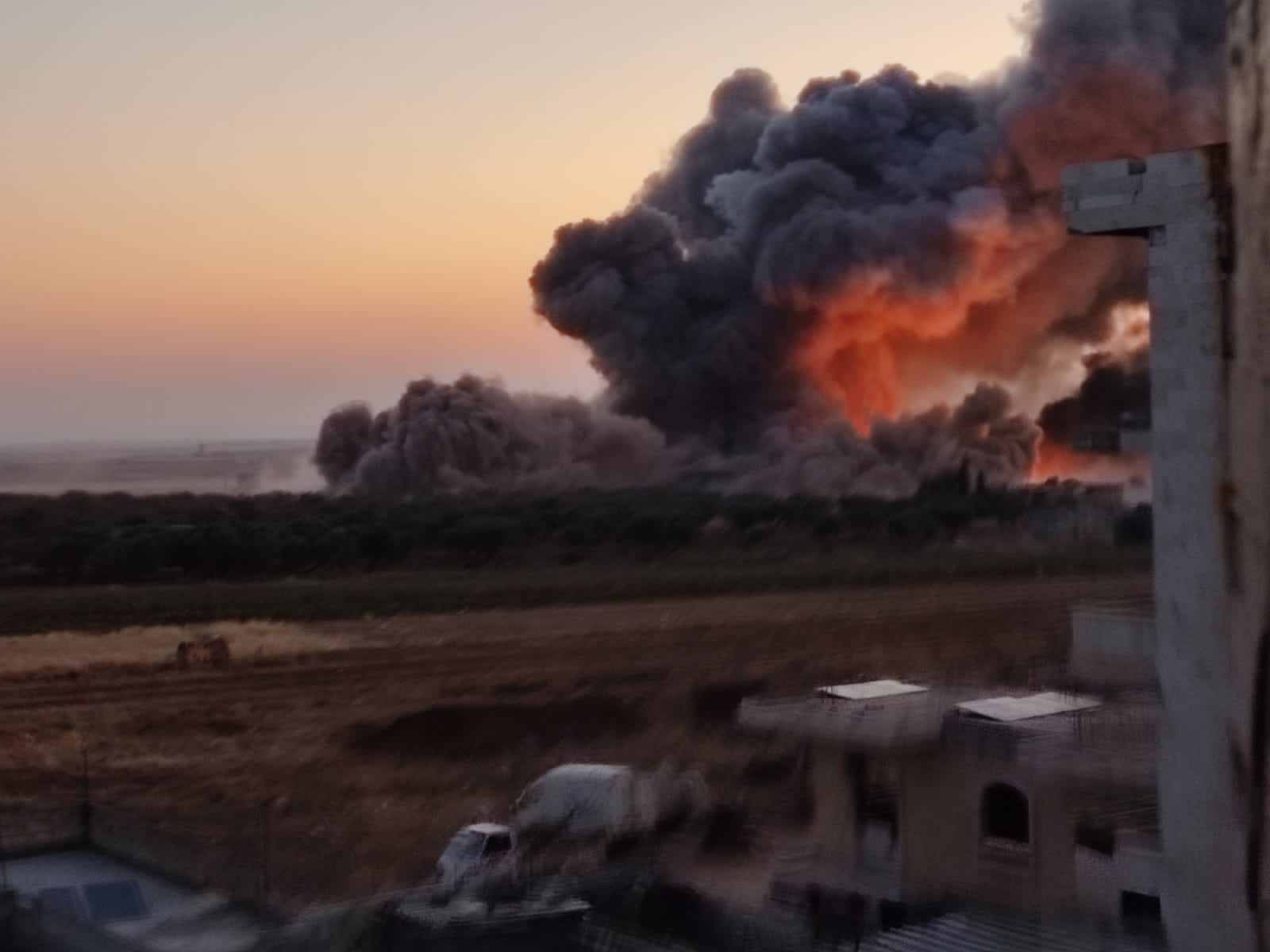 روسيا تقصف سكان إدلب.. ومواجهات في اللاذقية