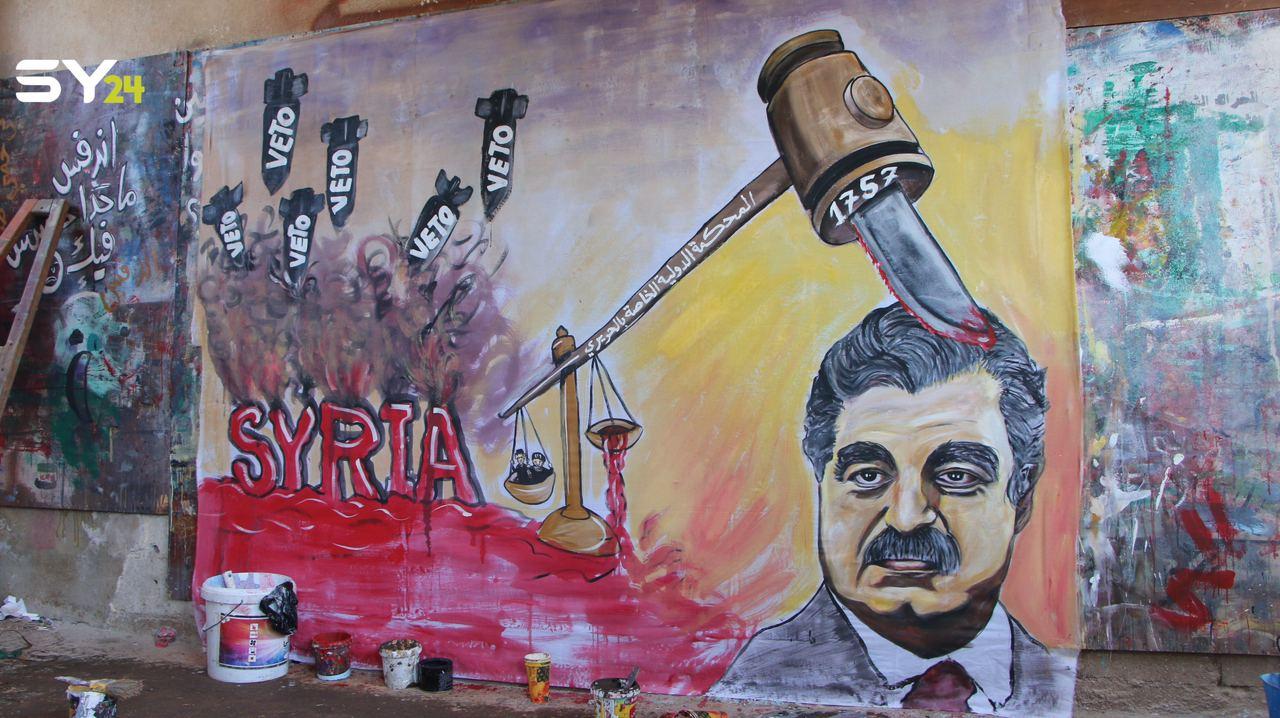 إدلب.. رسم لوحة جدارية للمطالبة بمحاكمة المتهمين باغتيال رفيق الحريري