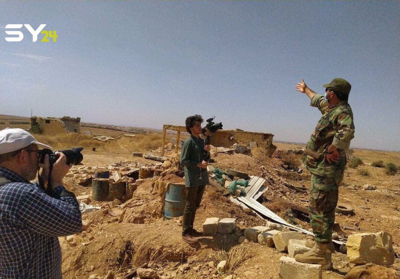 الفريق الإيراني أثناء تصوير الوثائقي الخاص بـ "قاسم سليماني"