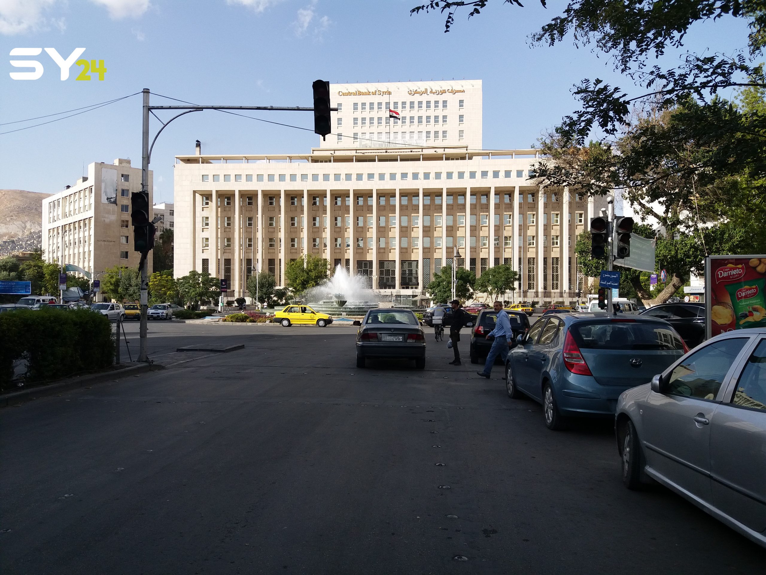حركة ضعيفة جدا للسيارات في ساحة “السبع بحرات” بدمشق