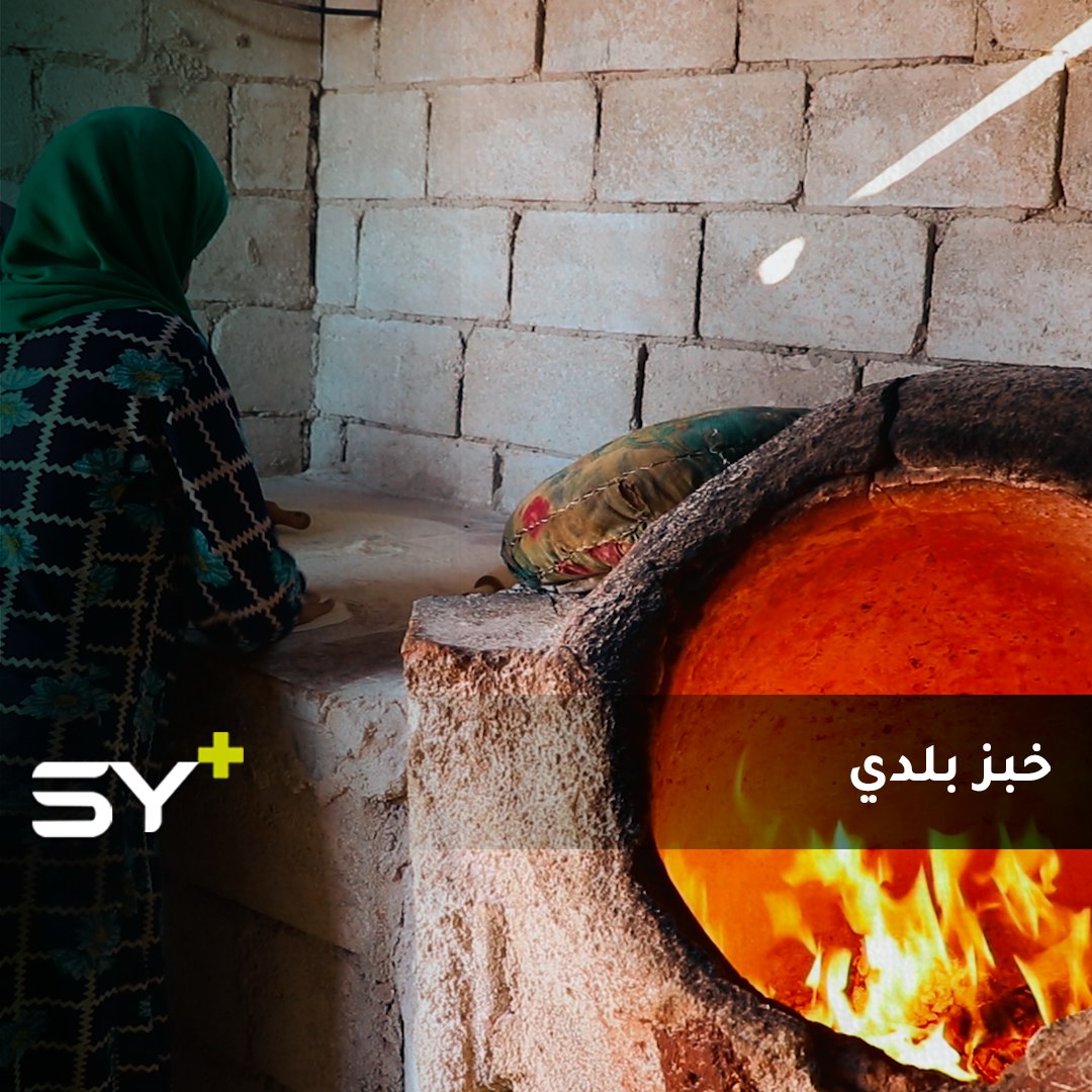 بأيادي نساء المخيم.. مخيم السلطان شمال إدلب ينتج الخبز للعائلات النازحة