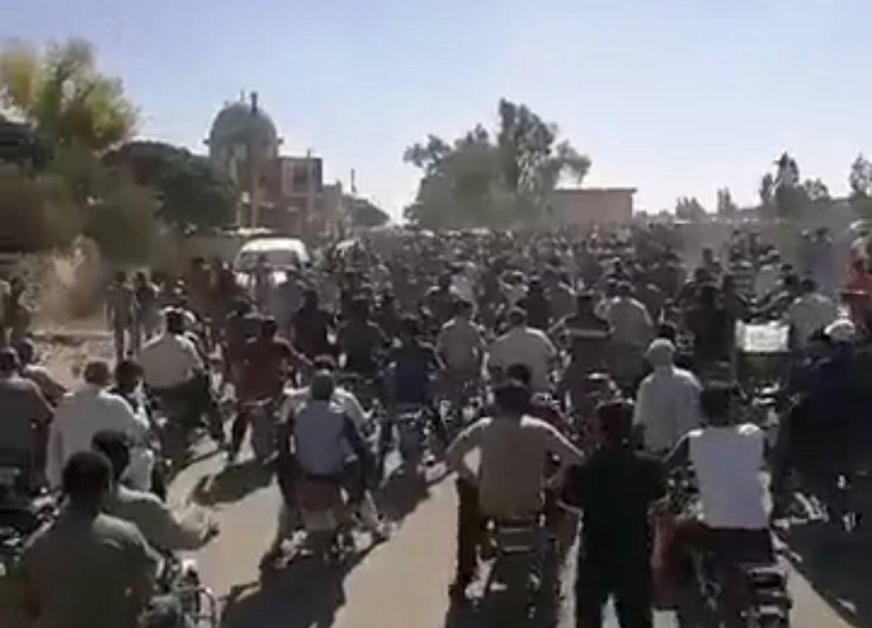 اغتيال 42 قياديا سابقا في درعا.. والأهالي يطالبون بإسقاط الأسد أثناء تشييع “أدهم الكراد”