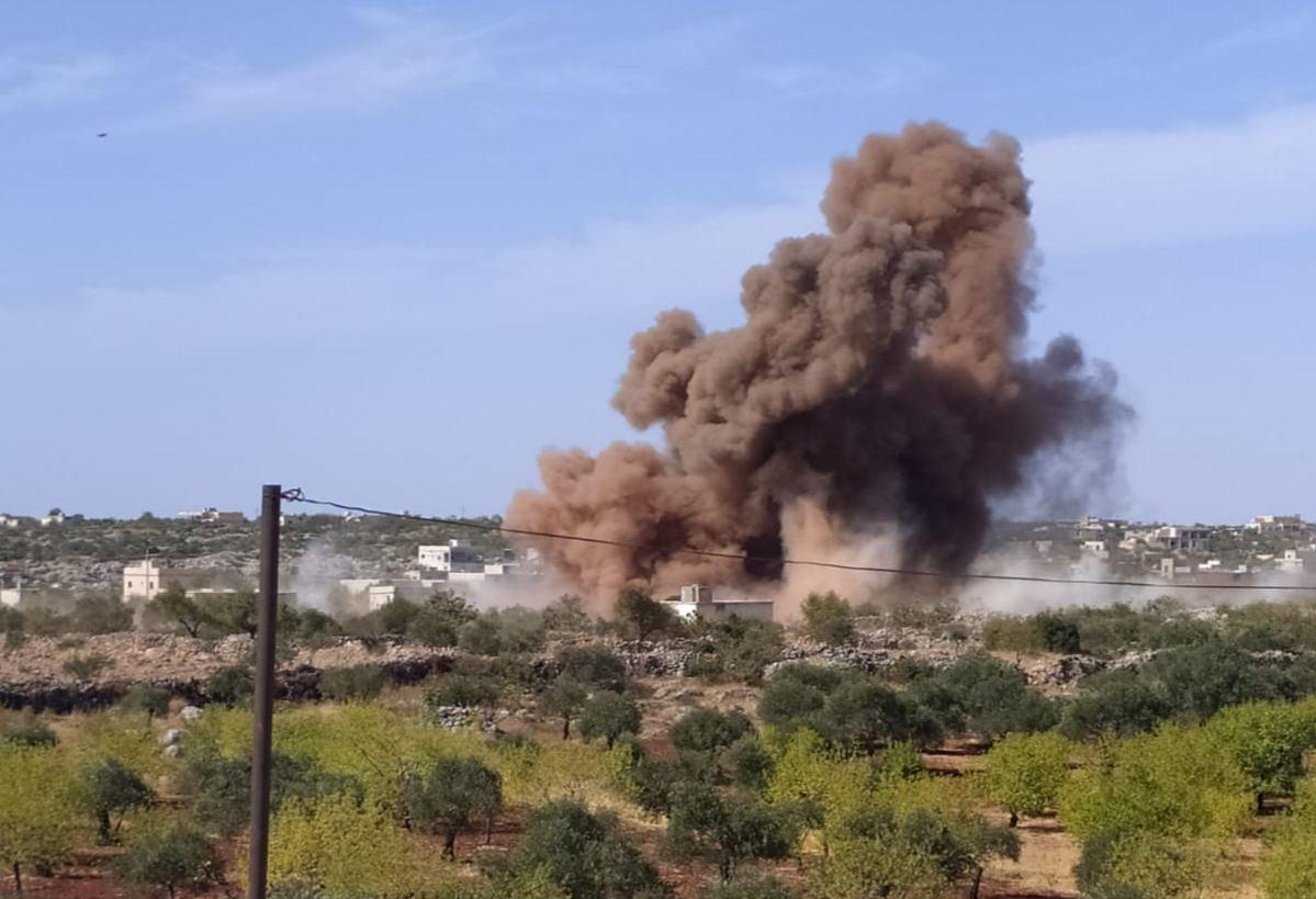 بالصواريخ.. طائرات روسيا تهاجم جبل الزاوية في إدلب