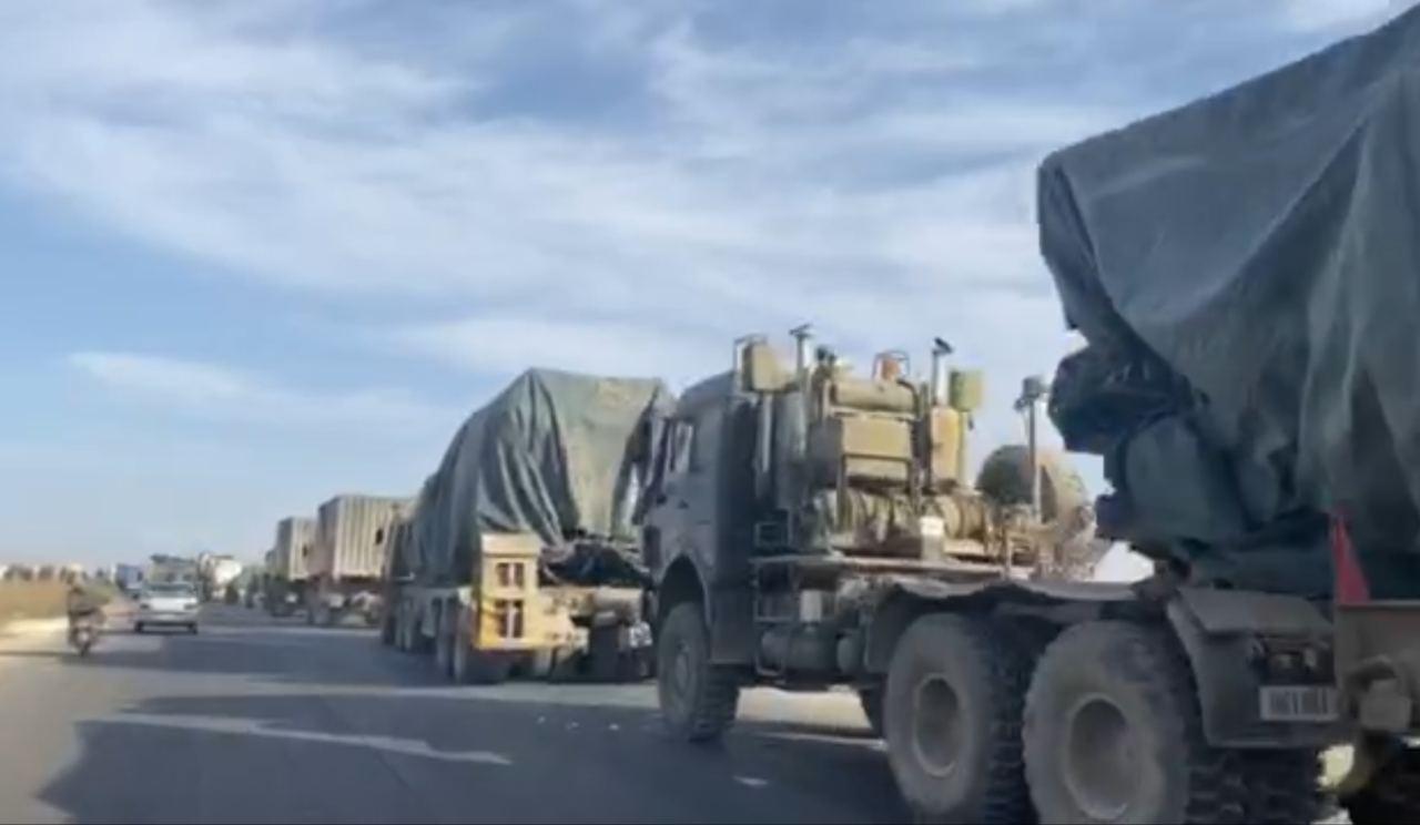 انفجارات ضخمة داخل نقطة المراقبة في مورك.. والقوات التركية تصل إلى إدلب