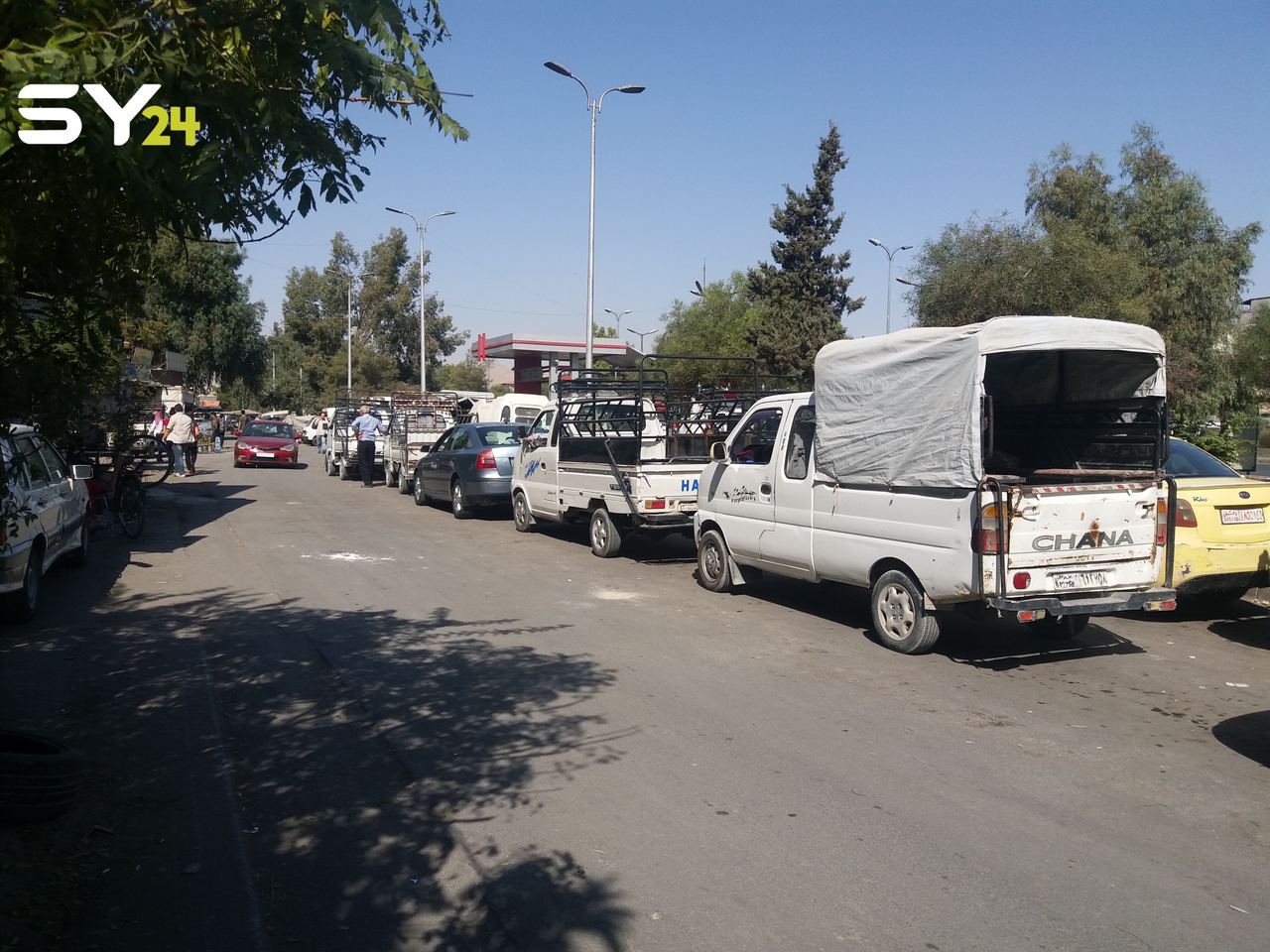 ما قصة “البنزين” المهرب إلى سوريا ومن يقف خلفه؟