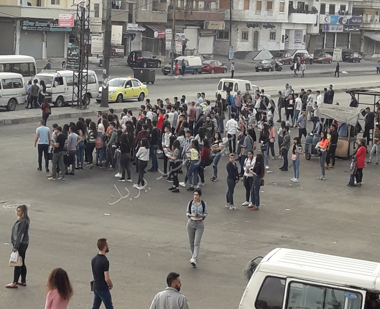 حمص.. أزمة مواصلات خانقة في أشد الأحياء ولاء للأسد