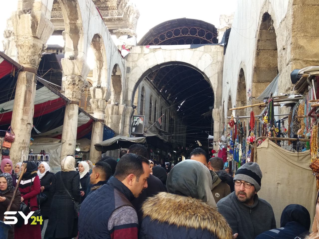 أمن النظام يعتقل ثمانية تجار في دمشق.. وتسجيل سعر جديد لليرة السورية!