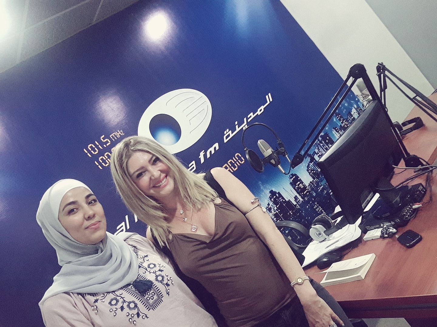 صحفية موالية للنظام تدعو لـ “حرق الأطفال” في مناطق سيطرة قسد وقصفهم بالكيماوي!