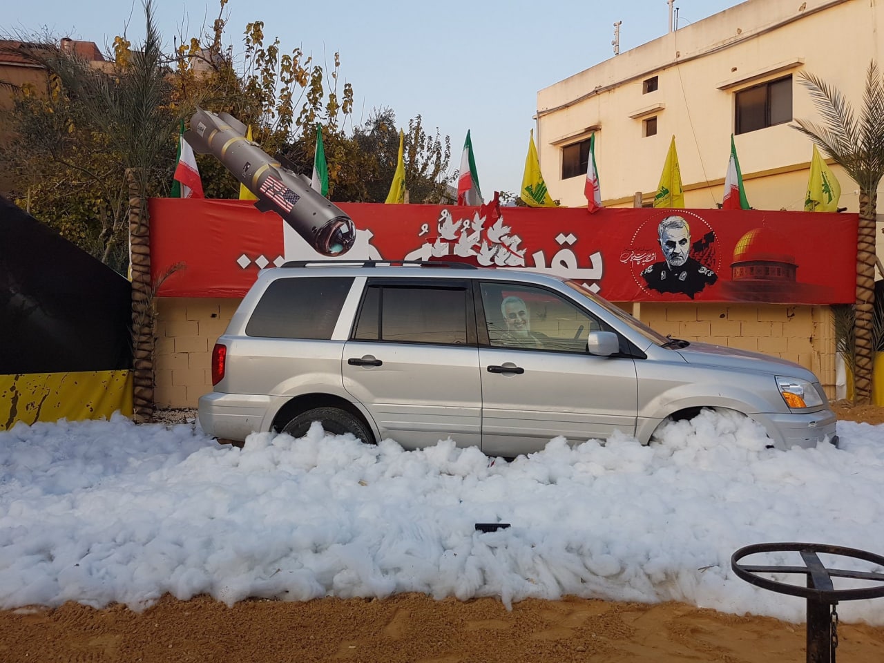 جنوب لبنان.. مجسم يحاكي ذكرى مقتل “سليماني” يثير سخرية كثيرين