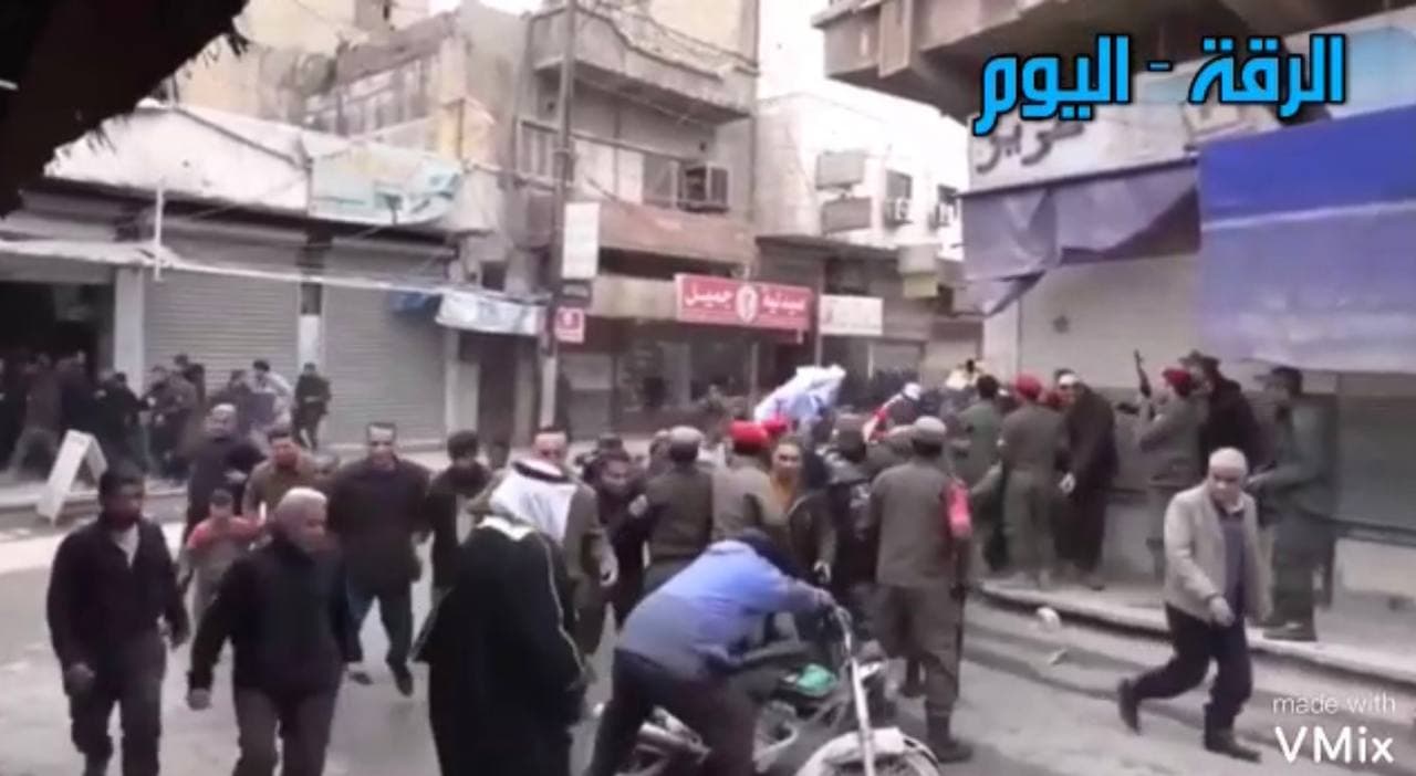 عناصر النظام يفرون من أمام قسد في القامشلي (فيديو)