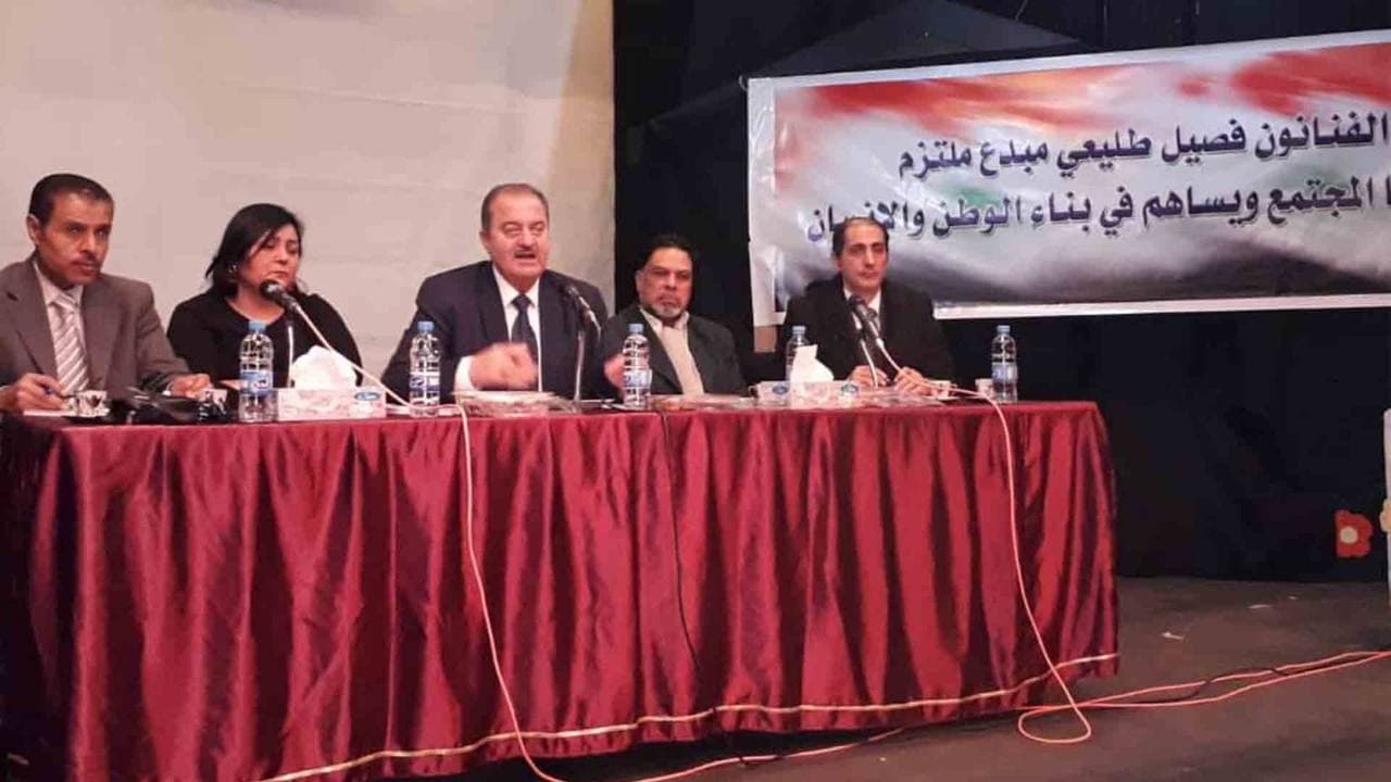 “زهير رمضان” يصف الفنانين بأنهم فصيل طليعي.. وممثل موال يرد!