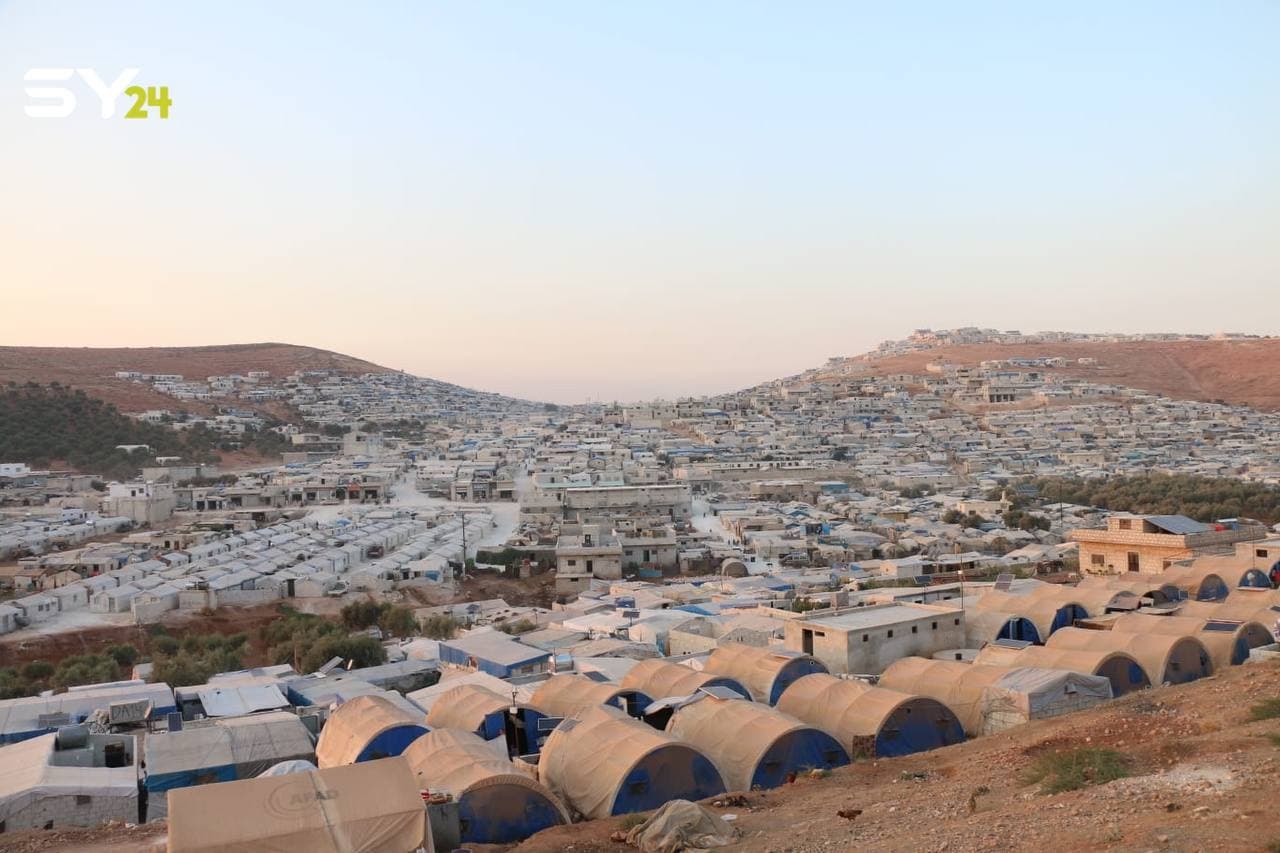 الرياح والعواصف تقتلع خيام النازحين في الشمال السوري