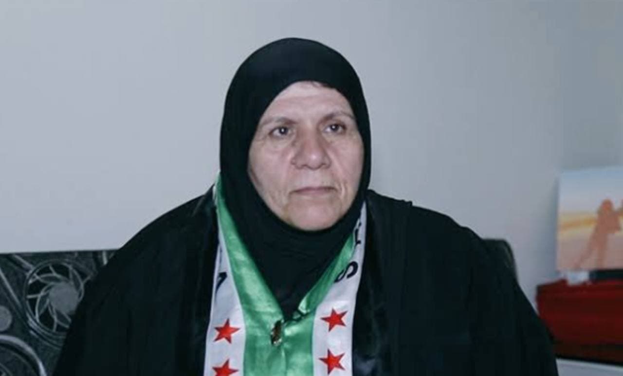 بلد عربي يقرر ترحيل سيدة سورية.. والخطر يهدد حياتها!