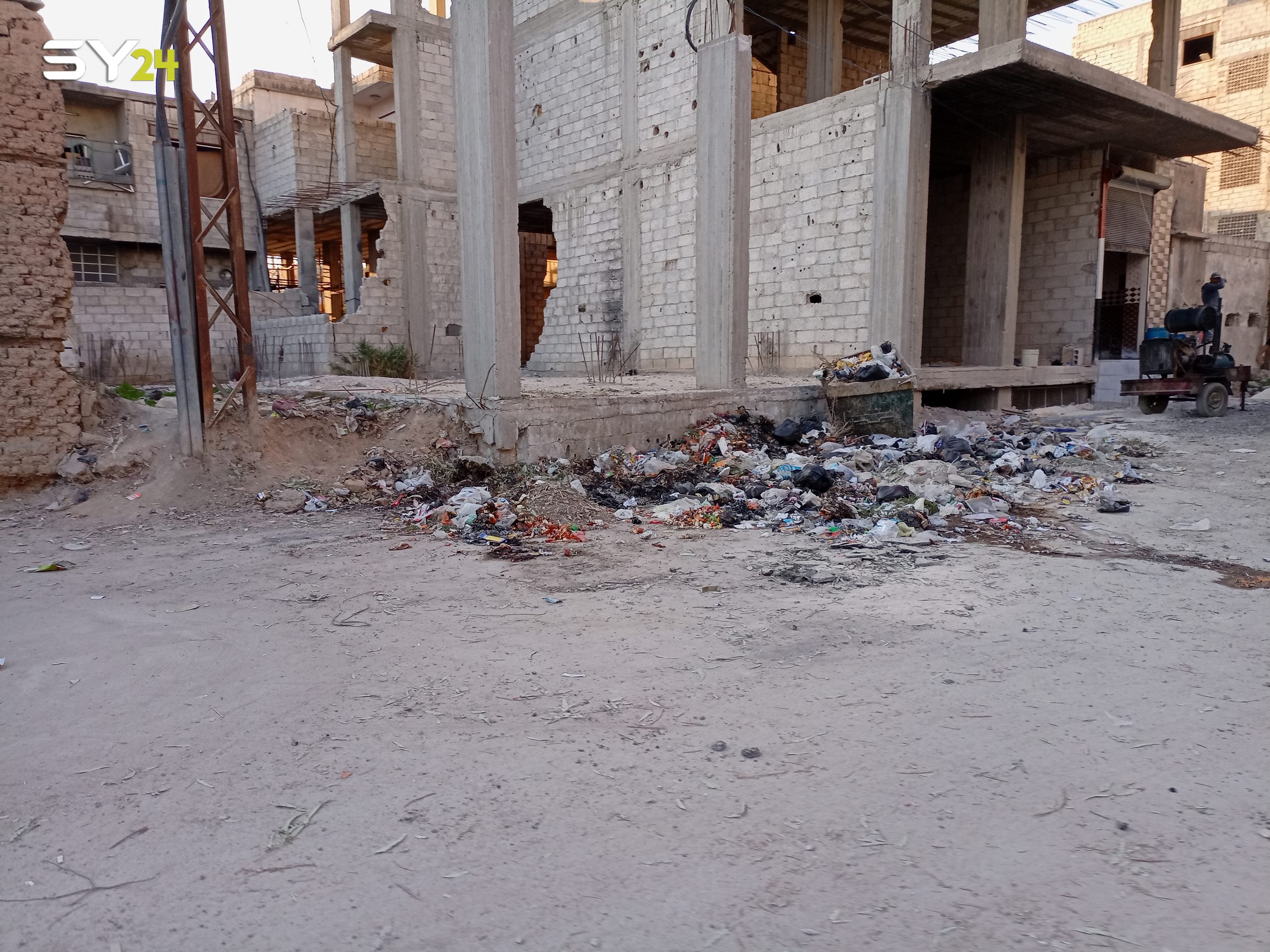 أكوام القمامة تكشف إهمال النظام المتعمد للغوطة