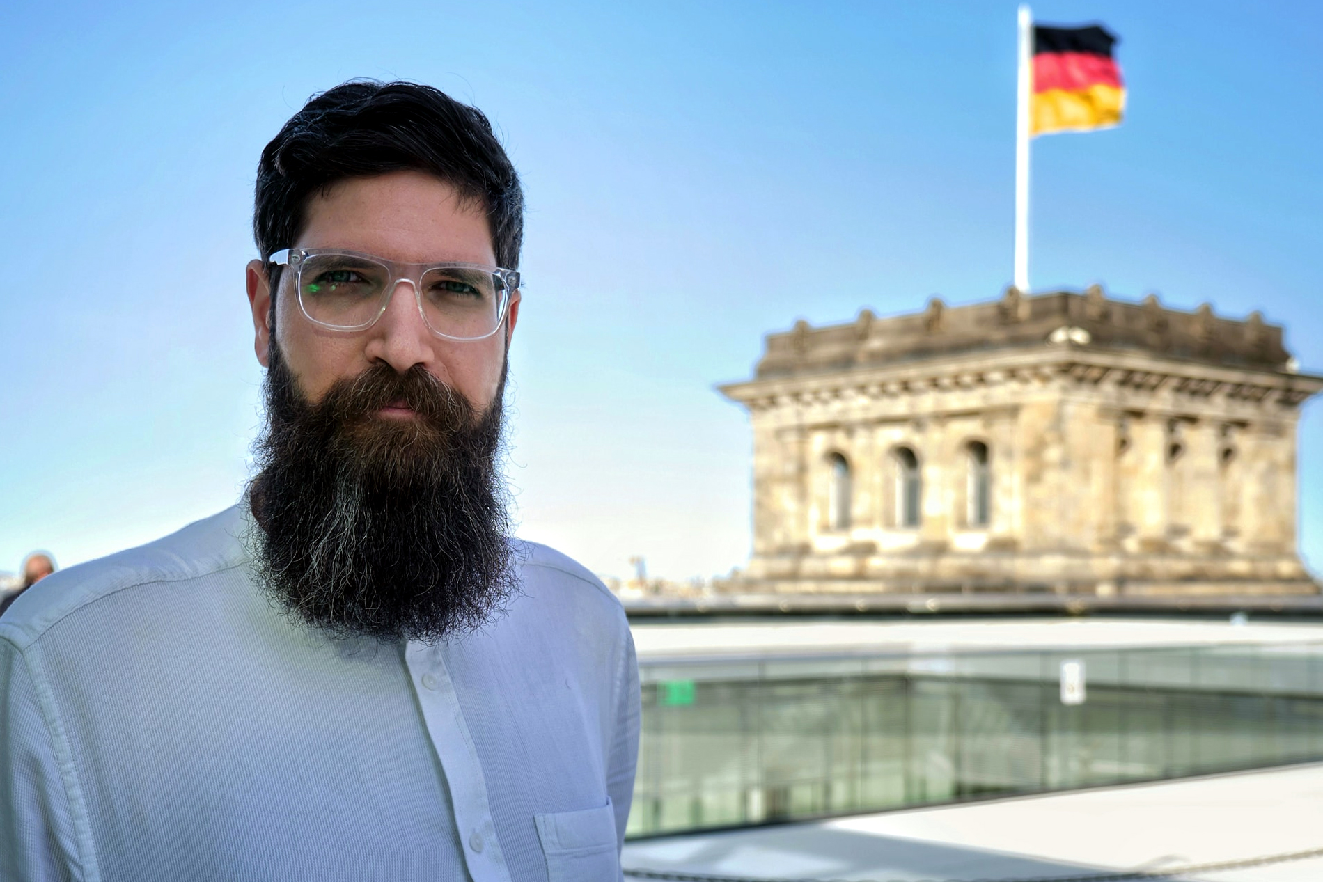 ألمانيا.. لاجئ مهدد بالترحيل إلى سوريا يدعو لانتخاب الأسد!