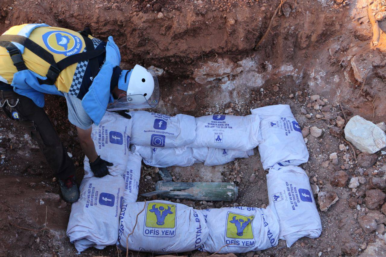 الدفاع المدني يتلف سلاح خطير تستخدمه قوات النظام وروسيا لقتل المدنيين