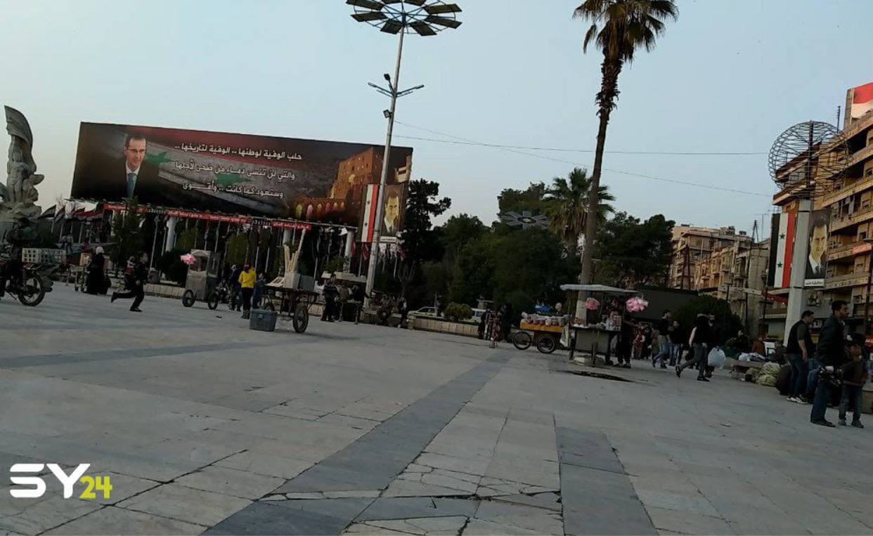 في حلب.. شخص يواجه دورية للنظام بالقنابل!