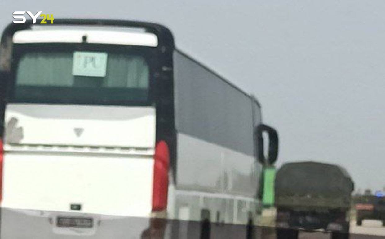 حافلة تقل مقاتلين على أوتوستراد دمشق - درعا