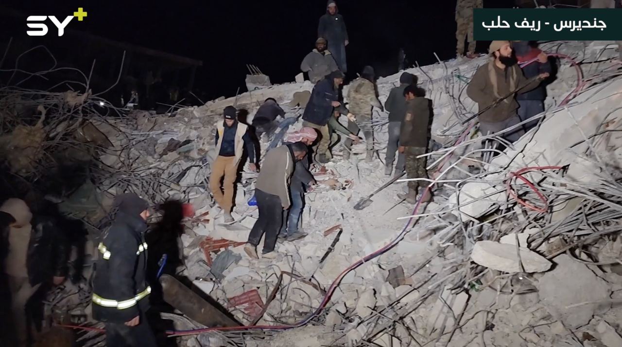 ضحايا المأساة في تزايد.. جنديرس المنكوبة والبحث عن ناجين بين الأنقاض