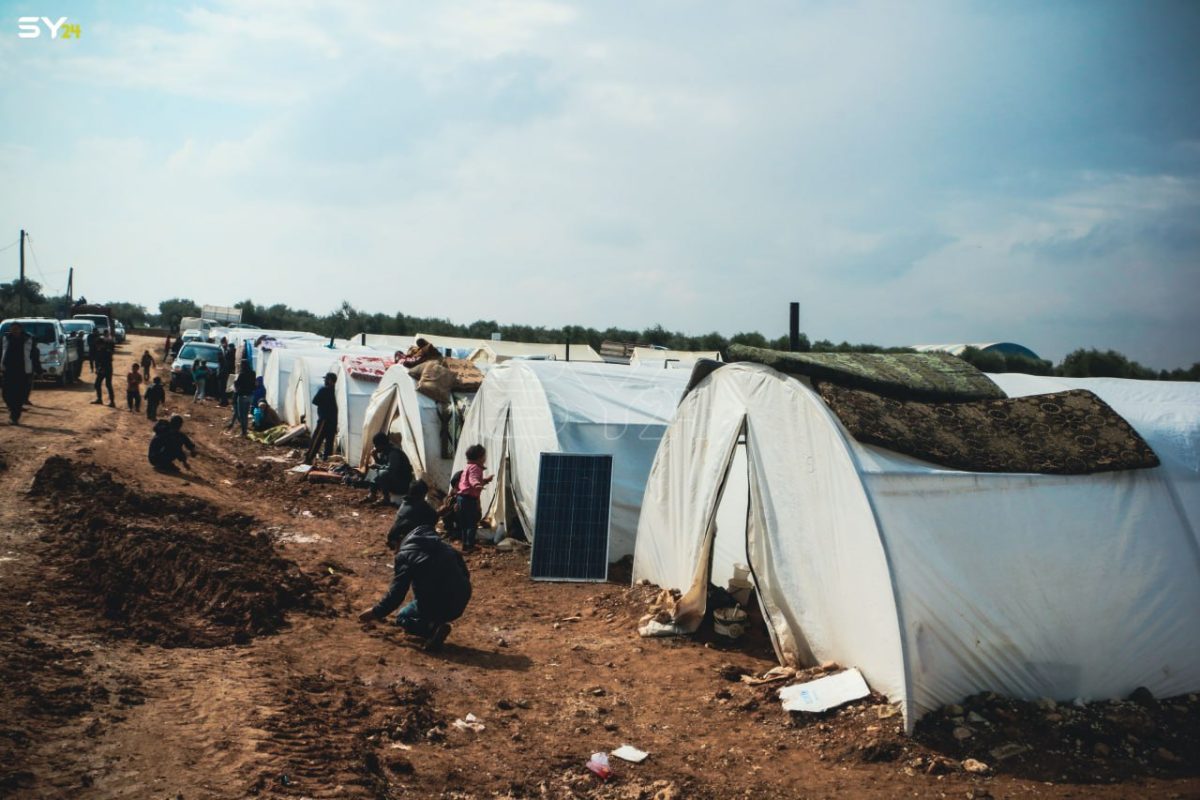 غرق عشرات الخيم وتضرر أكثر من 200 عائلة جراء العاصفة المطرية التي ضربت مخيم الإيواء بريف حلب