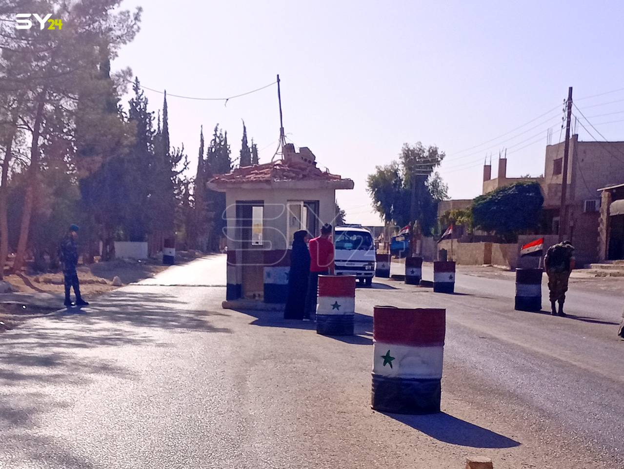 حواجز النظام تسلط الإتاوات على شاحنات الخضراوات!