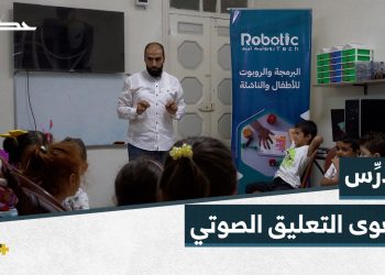 مصعب درس الرياضيات وأصبح مدرباً في التعليق الصوتي