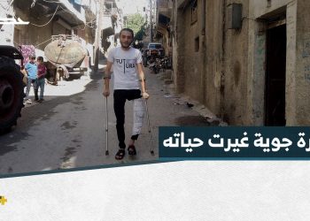 رامي شاب مصاب يؤمن معيشته من أحد تطبيقات الإنترنت