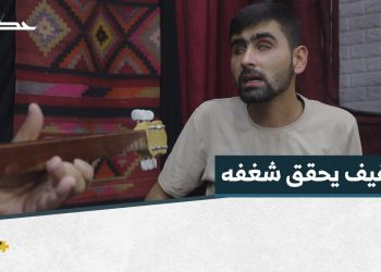 خليل شاب طموح تحدى حالته الصحية ويمارس شغفه بالغناء