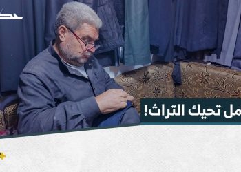مهجّر من حماة يحيي تاريخ الأجداد في كل غرزة على القماش