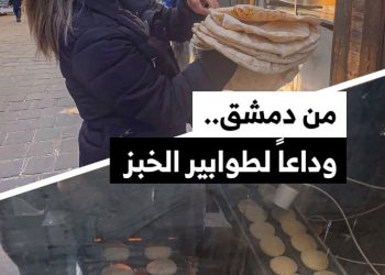 سالي درمش من أمام أحد أفران الخبز في باب توما بدمشق الذي اعتاد على الازدحام