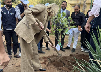 وفد أوروبي يزور حديقة الرازي في حلب لتعزيز المشاريع البيئية