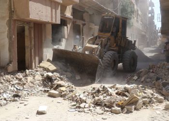 الركام ومخلفات الحرب تعطل عودة الأهالي إلى أحياء دير الزور