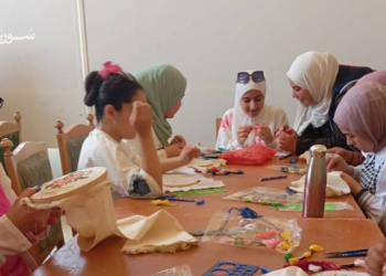 هبة مغربي.. سيدة من يبرود نسجت طريقها بخيوط الصبر والإبداع