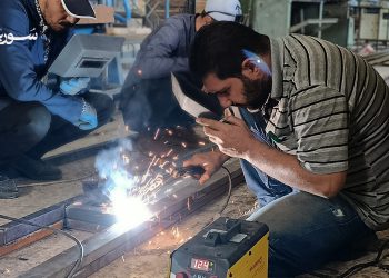 دير الزور: التربية تتعهد بتزويد مدارس موحسن بمقاعد جديدة