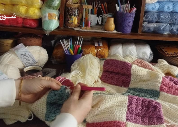 المشاريع اليدوية.. منازل تتحول إلى ورشات إنتاج ونساء يصنعن الفرق