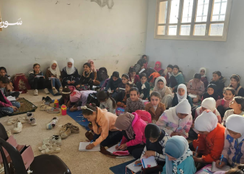 مدارس جرجناز: صفوف بلا مقاعد واكتظاظ خانق بالطلاب