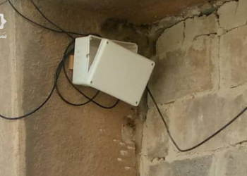 الحجر الأسود: الاتصالات عبء يرهق السكان