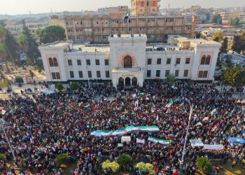 في الذكرى الأولى لردع العدوان.. المظاهرات تعمّ المدن السورية