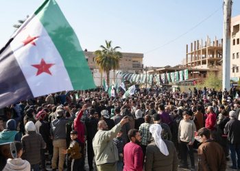 دير الزور في ذكرى التحرير: مطالب بإعادة بناء الثقة قبل إعادة الإعمار