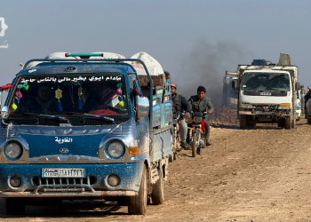 حلب: نزوح متواصل من دير حافر عبر طرق غير آمنة وسط إغلاق المعابر الإنسانية