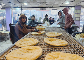 إدلب: طوابير الخبز تتصدر المشهد ومطالبات بإعادة الرغيف إلى المحال التجارية